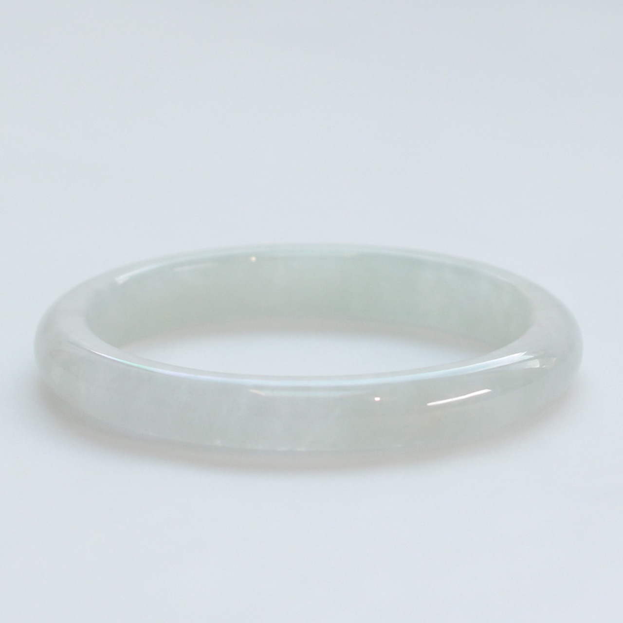 【内径 51.9×47.5mm】透明感が美しい楕円形バングル guifei A貨翡翠 jd_bg1308