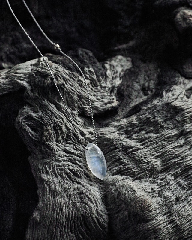 シルクコードネックレス レインボームーンストーン