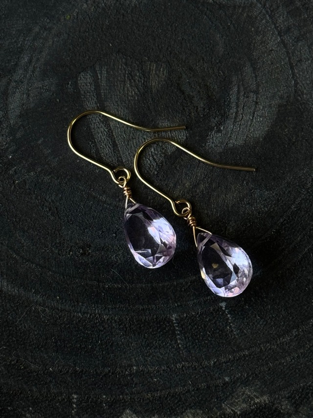 淡く透き通るライラックカラー〈アメジスト〉ドロップピアス