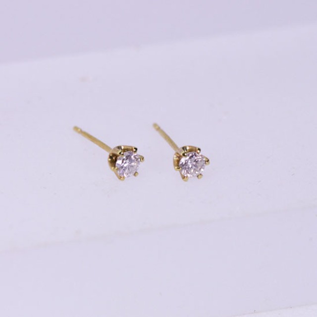 6本爪　ダイヤモンドピアス　K18　0.30CT