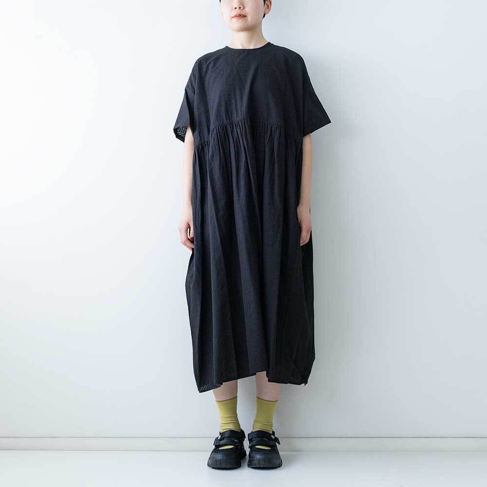 mizuiro ind カットジャガードクルーネックギャザーワンピース | LASQ