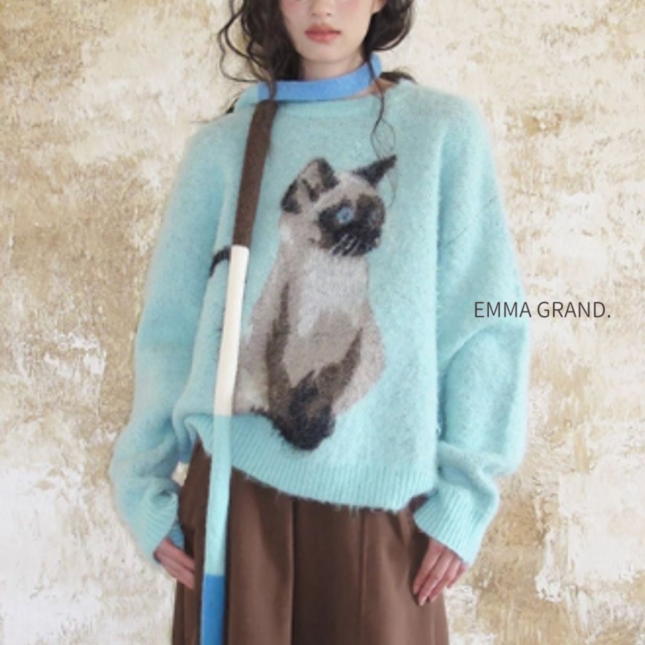 氷空に佇むシャム猫のふんわりニットセーター E00596