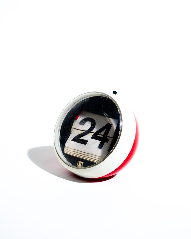 Push-button perpetual calendar