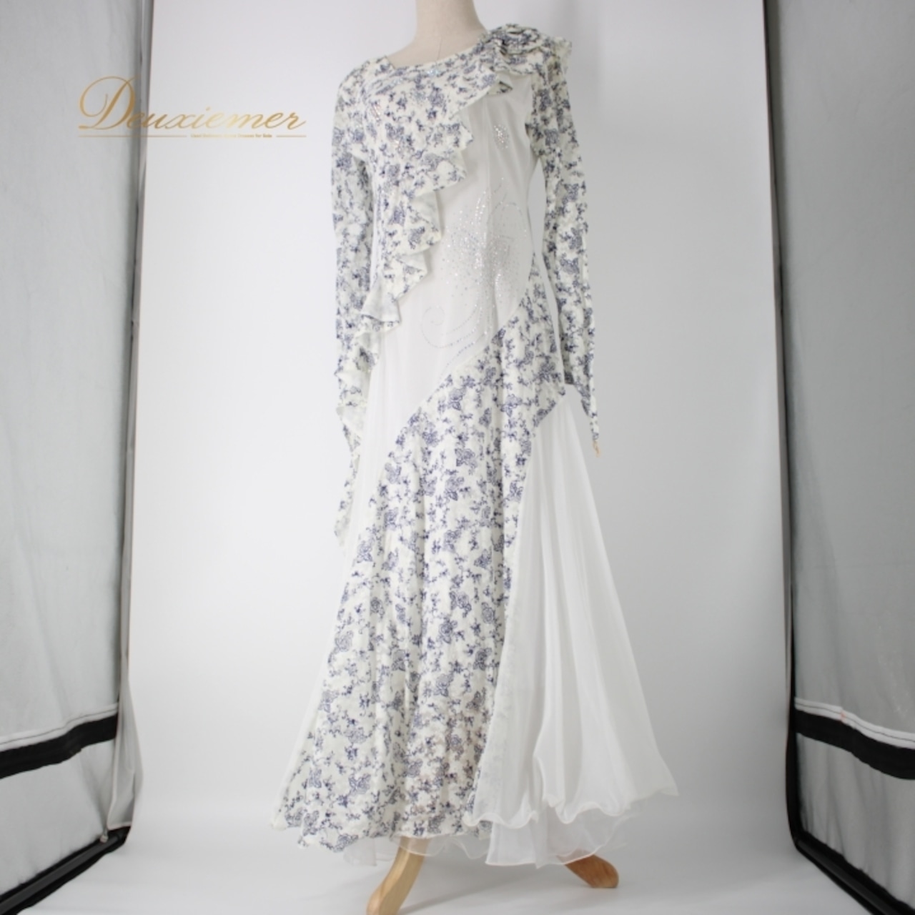 社交ダンス 衣装 スタンダード ドレス ワンピース レッスンウェア パーティドレス Da Vistosa ドニャヴィストーサ ホワイト系 ブルー系 白 青 花柄 レース 光沢感 ラインストーン エレガント レッスン用 ダンス用 発表会 フォーマル 派手 きれいめ ストレッチ 着心地良い 厚手 丈長 おしゃれ 体型カバー オールシーズン