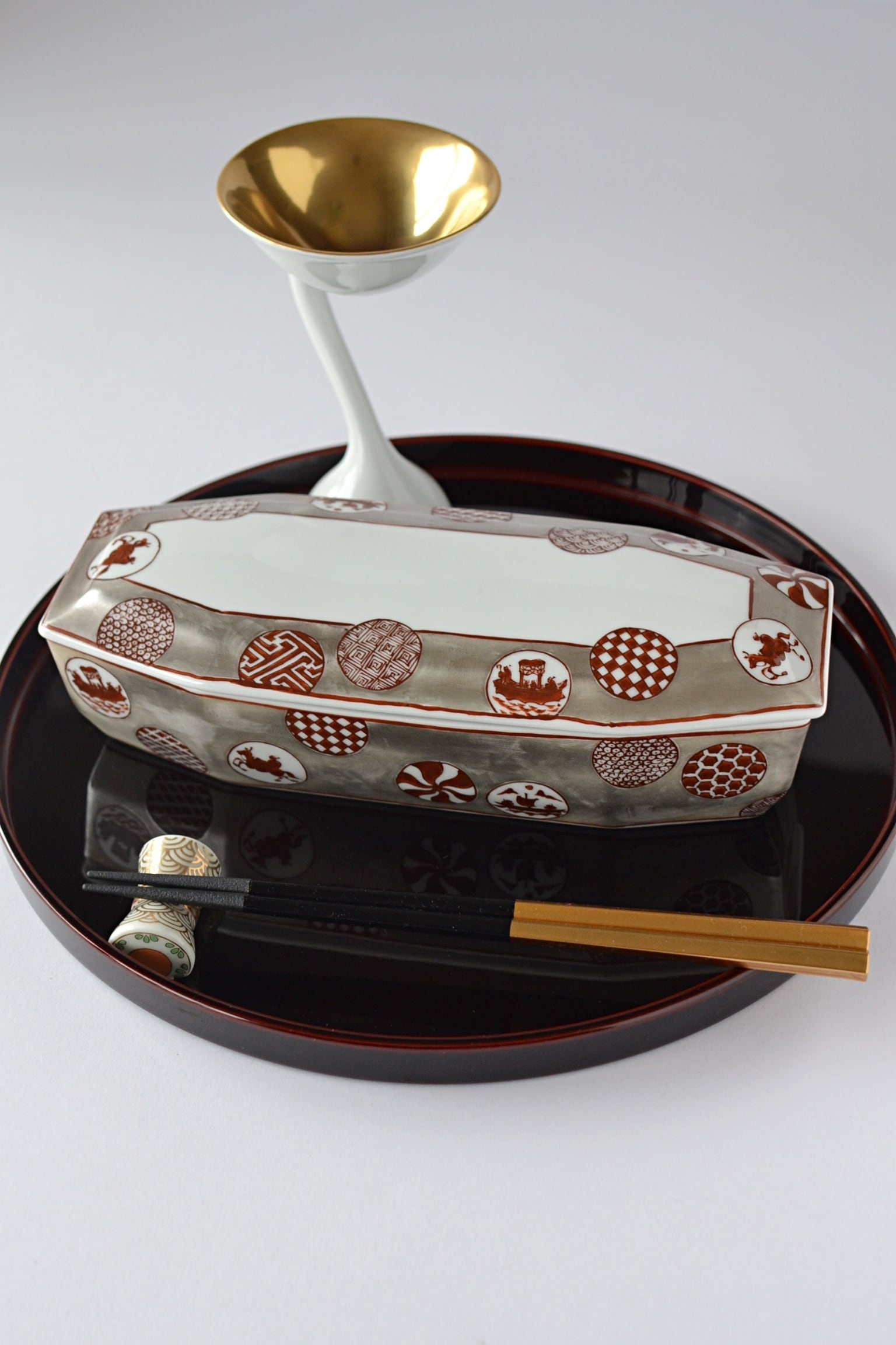 和田一人 紫渦唐草 5寸皿 5枚セット 美濃焼　陶歴紙付き　16cm皿 和田一人 紫渦唐草 5寸皿 5枚セット 美濃焼 陶歴紙付き 16cm皿 【公式