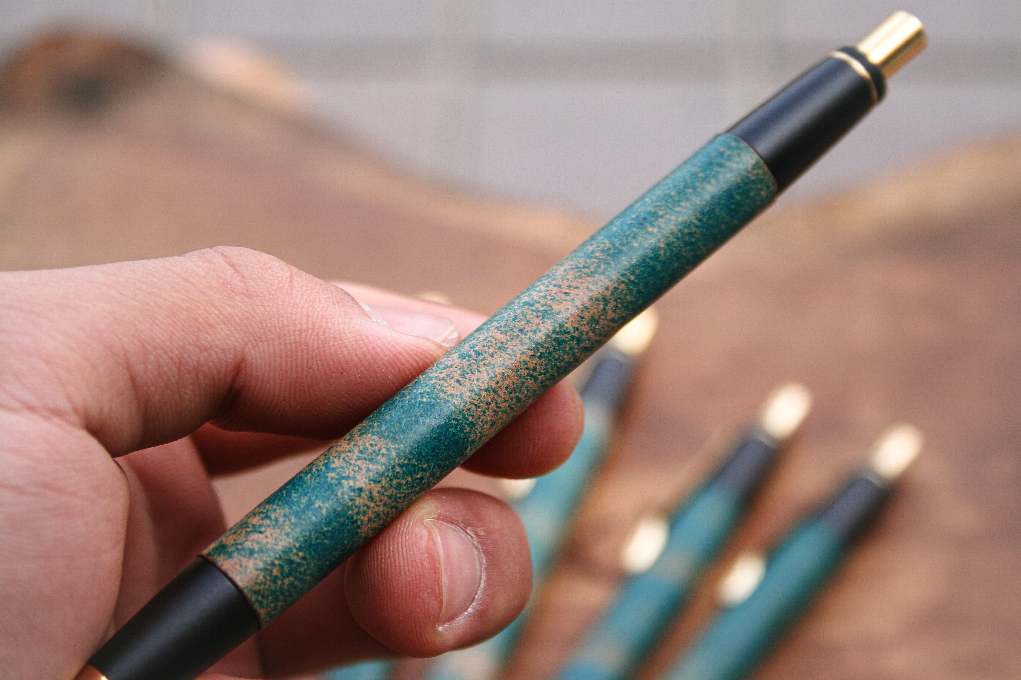 革軸ペン【 ROCADO シェルコードバン MARBLED (ターコイズ