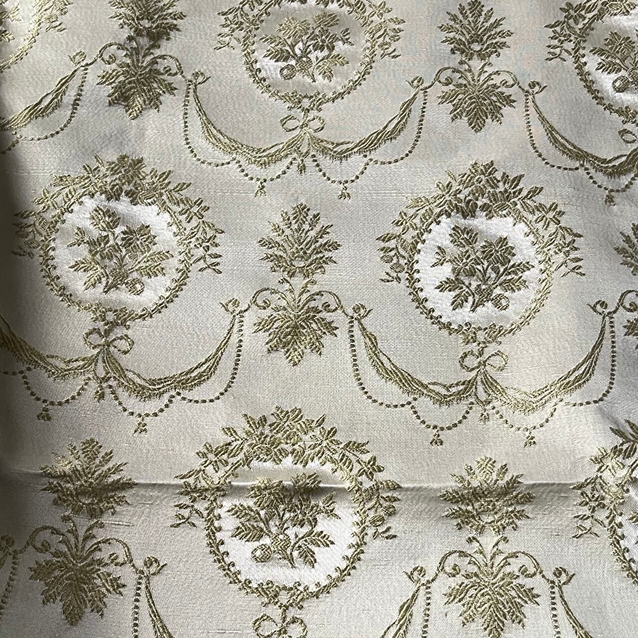 【イギリス製 ヴィンテージ 生地】サテン織 カメオトゥーシュ ファブリック 約60×44cm/アンティーク素材/ハンドメイド・リメイクに