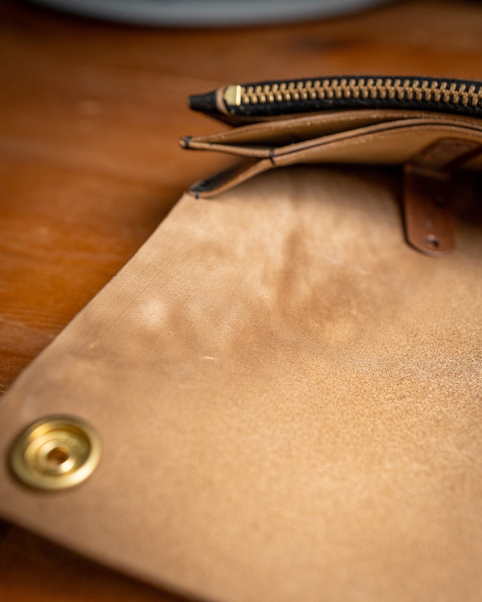 Additive and Line】Middle Tracker Wallet TWM-004 Maryam Horse Butt