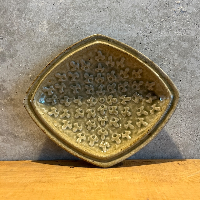 すゑもの亀屋 平沢崇義 陽刻三形皿