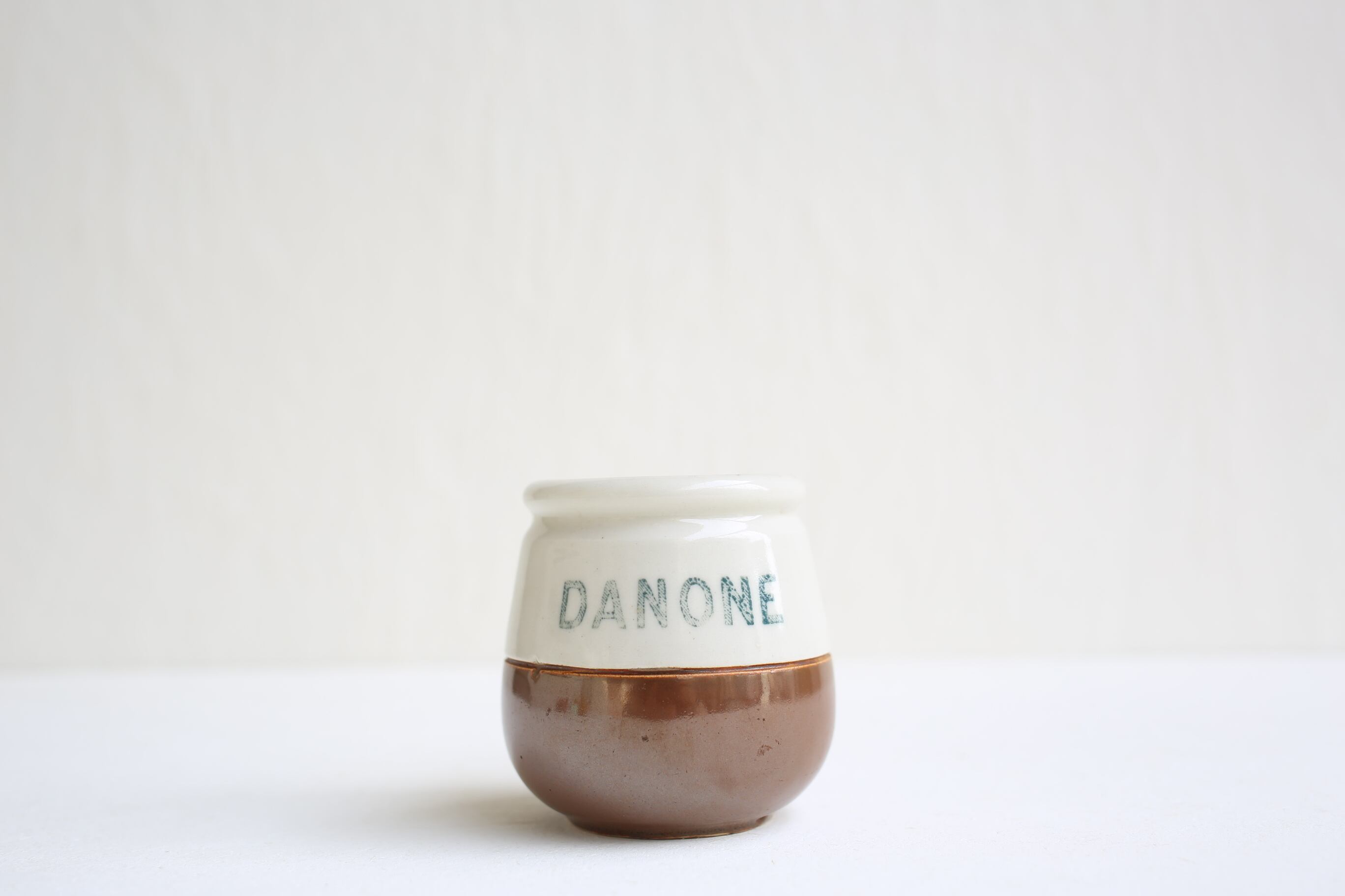 フランス アンティーク ヴィンテージ 『DANONE』ダノン 陶器製