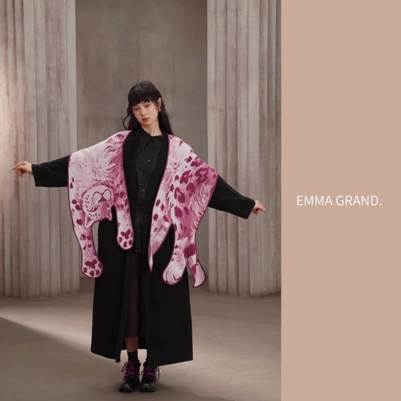 夢の跡に眠る野生猫のアートニットスカーフ　E00619