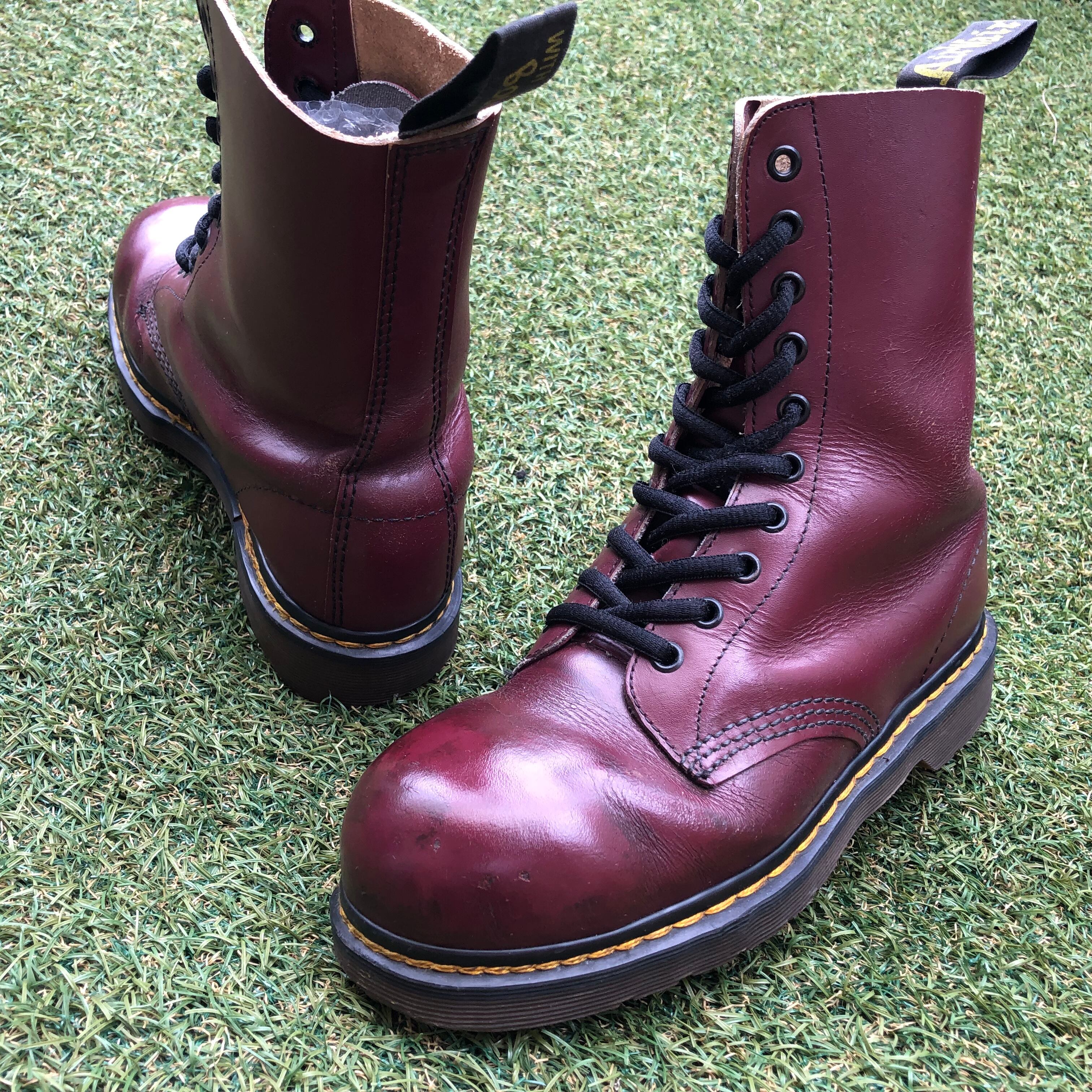 イングランド製！ Dr.Martens ドクターマーチン スチールトゥ10ホール