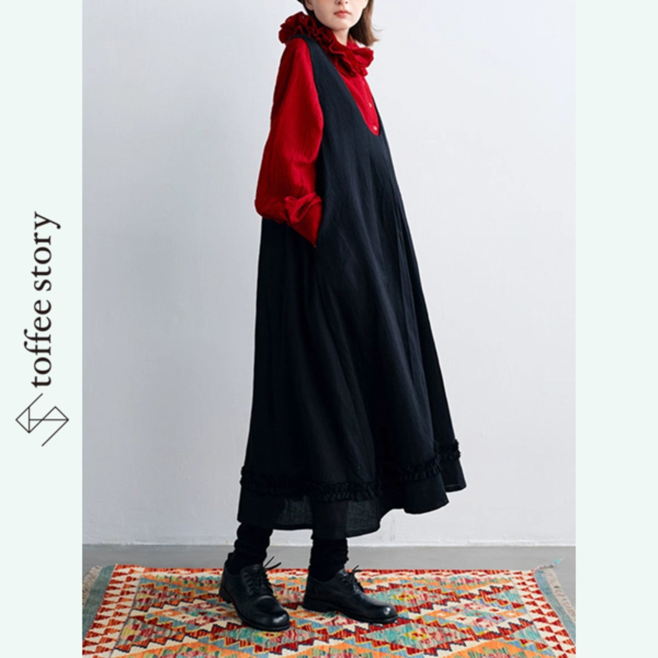 静かな黒を纏う、深めUネックワンピース 《P0289》