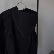 【受注予約:3月上旬入荷予定】異素材ドッキングフーディーvest/ブラック