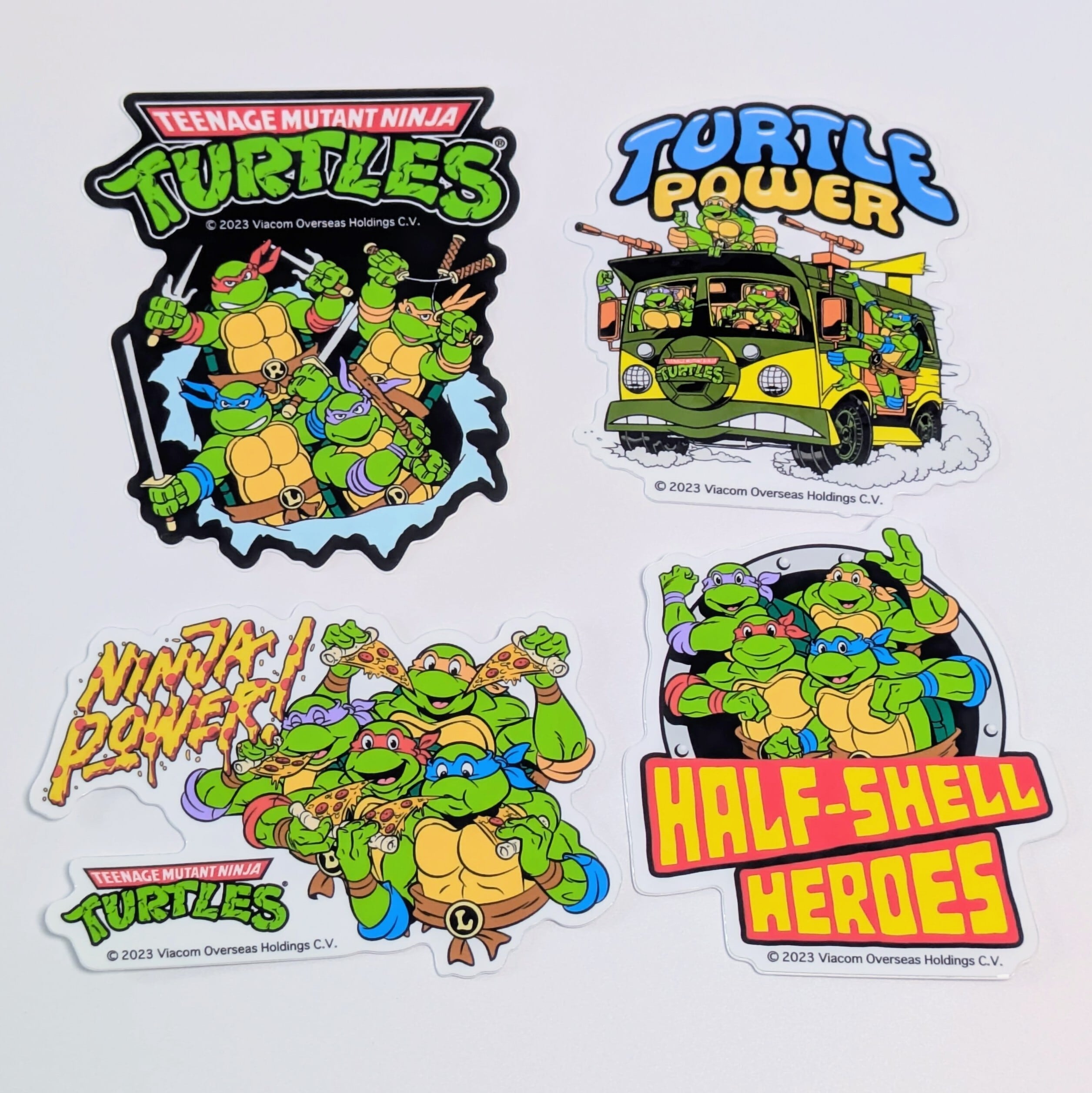 送料無料!!【 DIE-CUT STICKER / ダイカットステッカー】『 Teenage Mutant Ninja Turtles / タートルズ 』メンバー集合 TMNT / ステッカー / シール 〚アメリカン雑貨 アメトイ〛