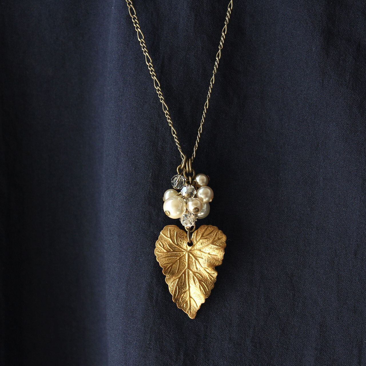 真鍮リーフとガラスパールの房・ヴィンテージstyle ネックレス | Tammy