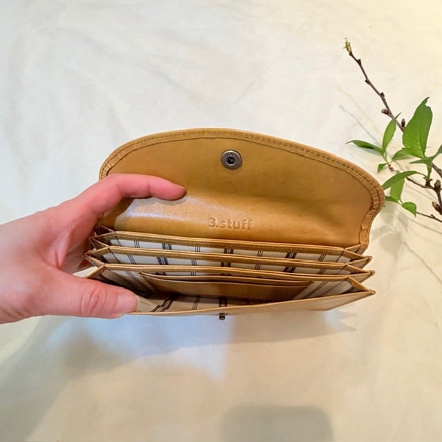 B.stuff　「フラウ」マルチコンバートメント長財布(ディジョン)