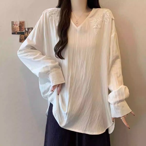 2色／スパンコール刺繍Vネックプルオーバー ・74434