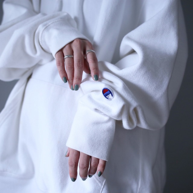 "Champion" white color over silhouette reverse wave sweat parka