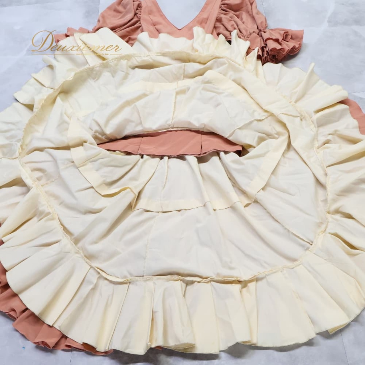 フラメンコ 衣装 trajes sevillanos ドレス ワンピース ベージュ系 ピンク系 オレンジ系 ピンクベージュ ボランテ フリル 無地 くすみカラー ダンス パーティ 発表会 ダンス衣装 発表会衣装 舞台衣装 ステージ衣装