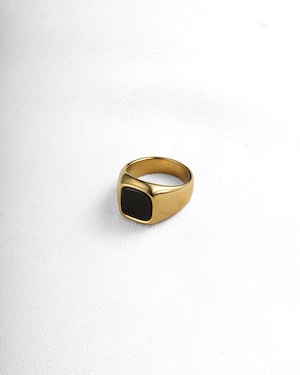 Stone ring/gold