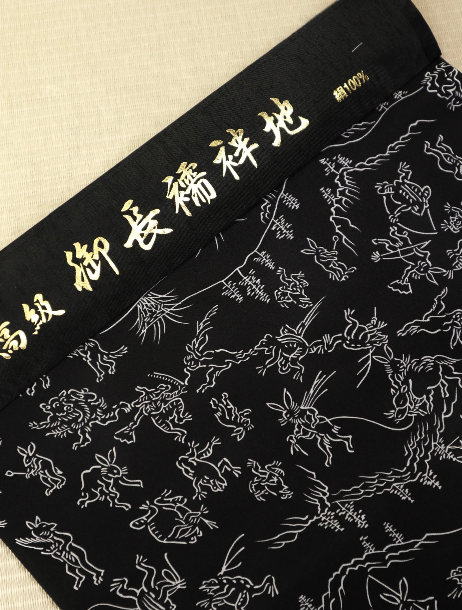 正絹長襦袢 鳥獣戯画 黒地に白 | きもののここち 透佳 正絹長襦袢 鳥獣戯画 黒地に白 | きもののここち 透佳