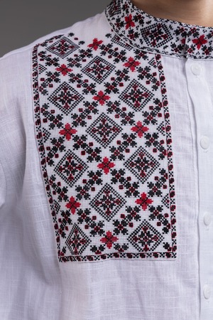 ウクライナ刺繍ヴィシヴァンカ　クロスステッチ手刺繍　Lサイズ　メンズ