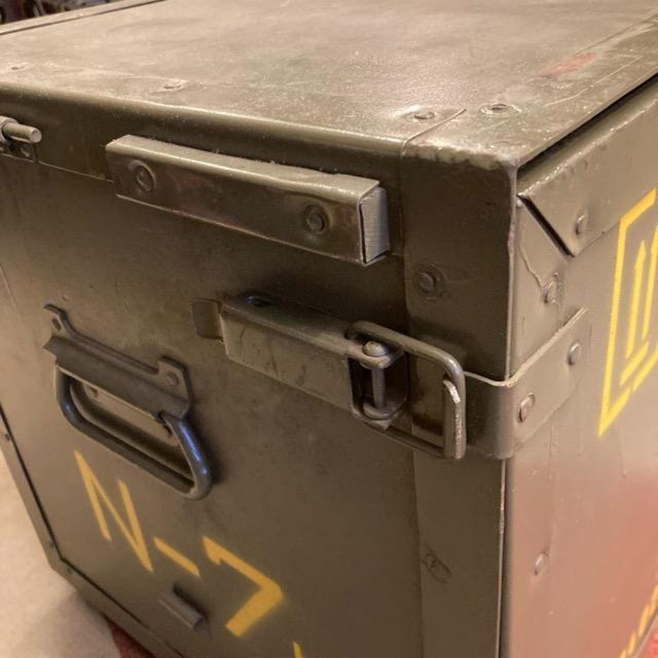 チェコ軍　メディカルボックス　チェスト　テーブル　軍もの　引き出し　タンス　ローテーブル　収納　デスク　ミリタリー　