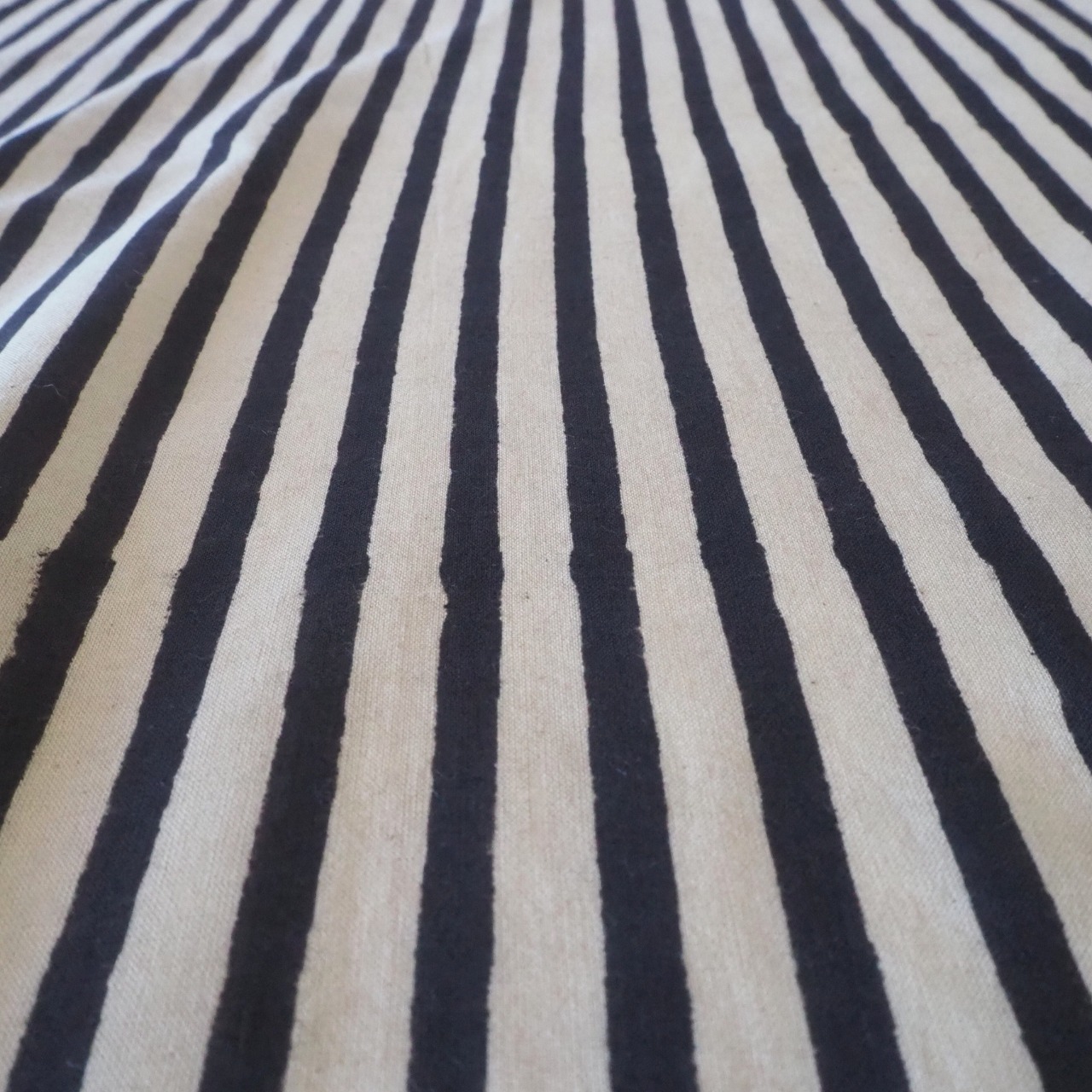 ブロックプリント生地【50cm単位】インド綿 ストライプ柄 生成り×黒 #50910-BK1