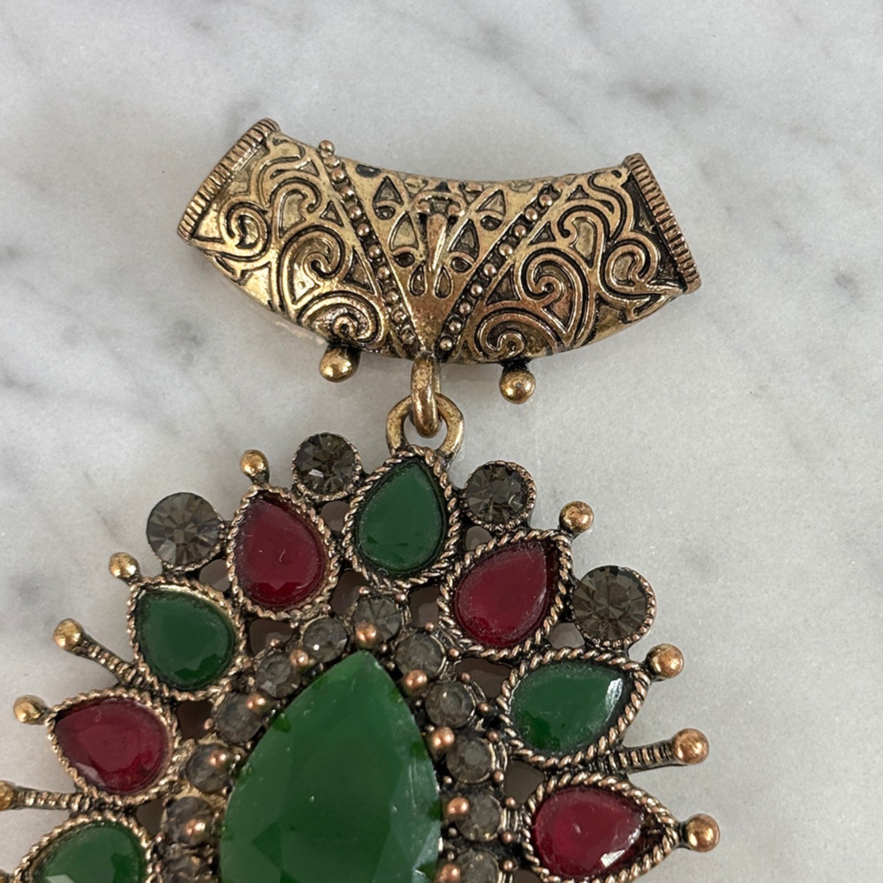 ペンダントトップ　ソレイユ　花型　ジルコンストーン　グリーン×レッド×クリア　大振り 12acem4