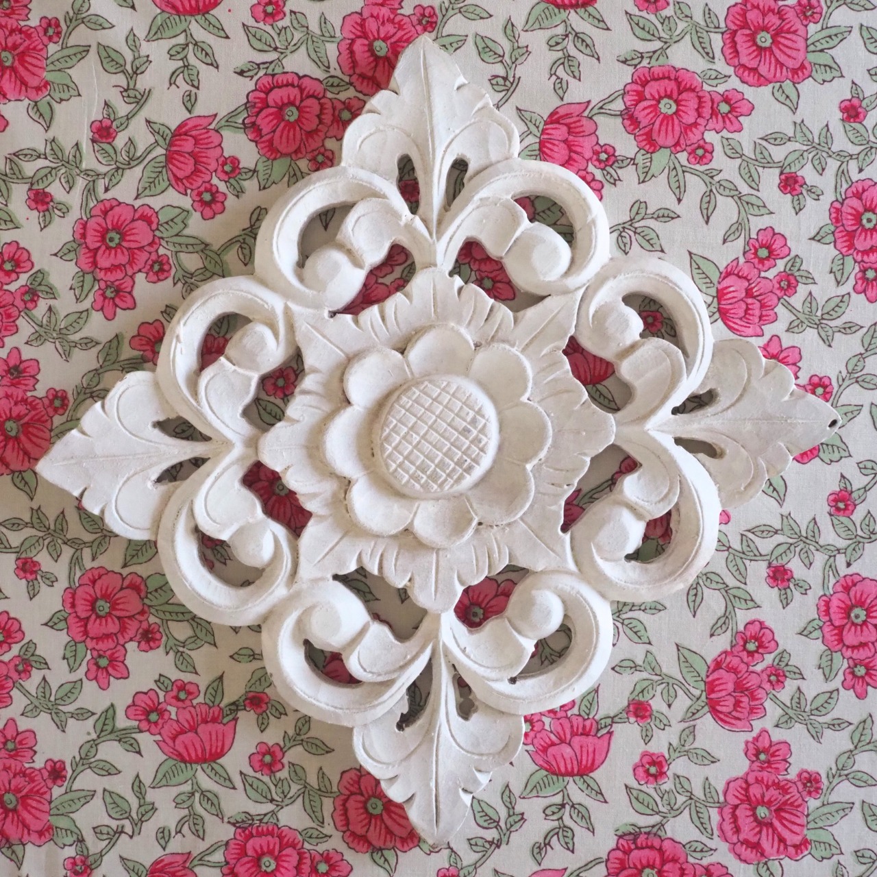 ブロックプリント生地【50cm単位】インド綿  花柄 ホワイト×ピンク #51810-WT1