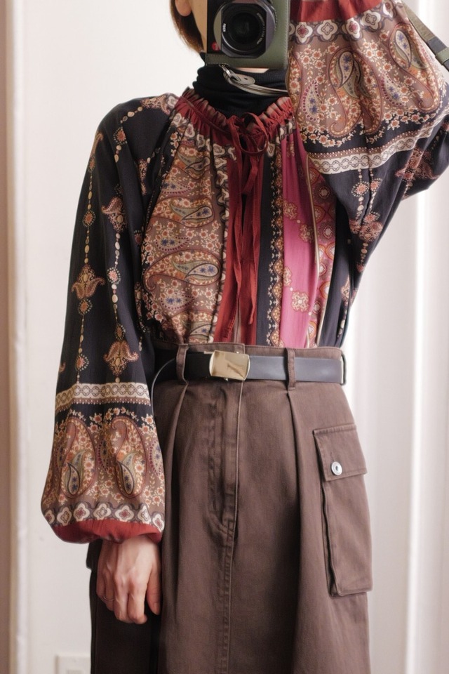 print puff slit neck blouse black
