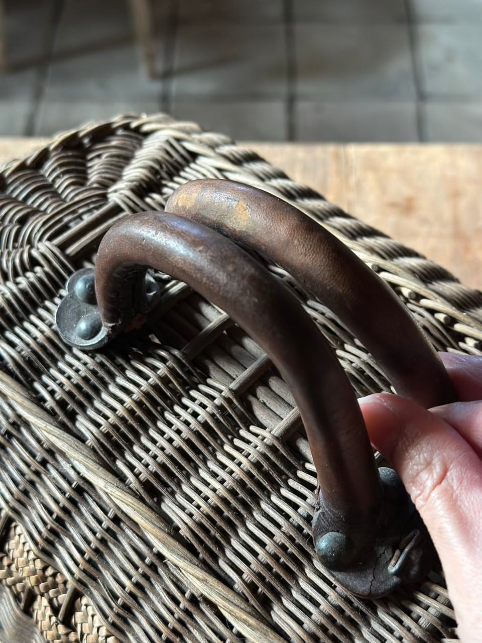 フランスアンティーク 茶色のパニエ 編み込み | Brocante de La