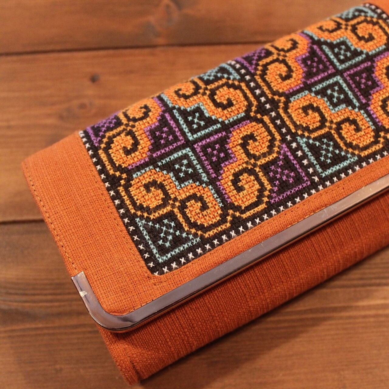 モン族刺繍長財布 | タイの民族刺繍雑貨・衣料スアイチャイ