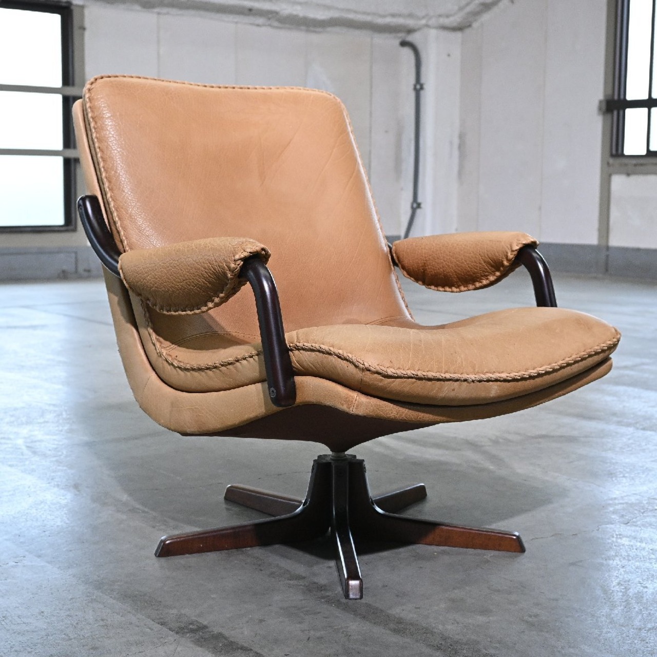 北欧ビンテージ BERG furniture 1人掛けソファ A 本革 アーム シングル デンマーク ベルグファニチャー ラウンジチェア【中古家具/中古インテリア/USED家具ユーズド家具/リサイクル】