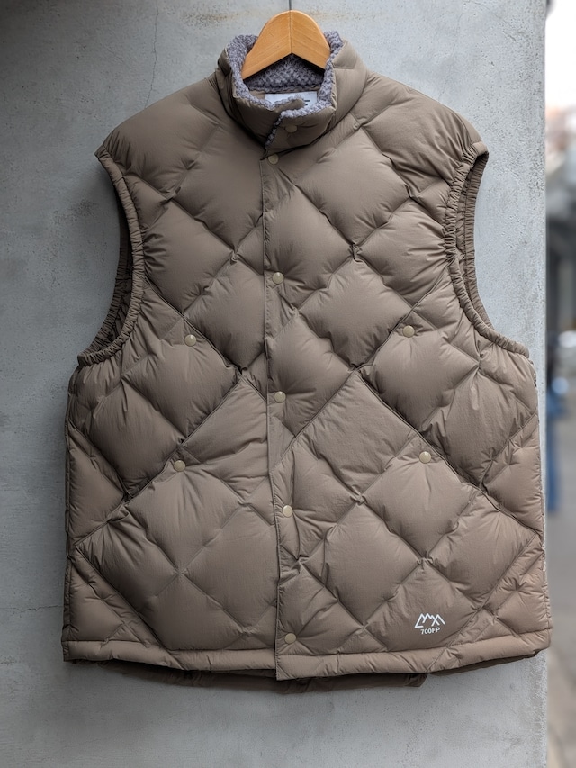 COMFY CMF OUTDOOR GARMENT “CMF WOVEN DOWN VEST” D.GRAIGE