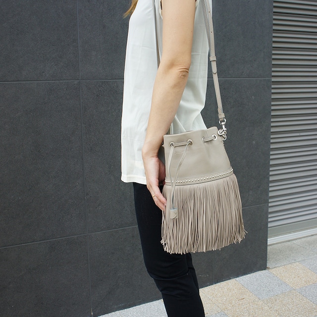 J&M DAVIDSON(ジェイアンドエム　ダヴィッドソン）／  MEDIUM FRINGE CARNIVAL WITH STUDS TAUPE 参考価格￥156200