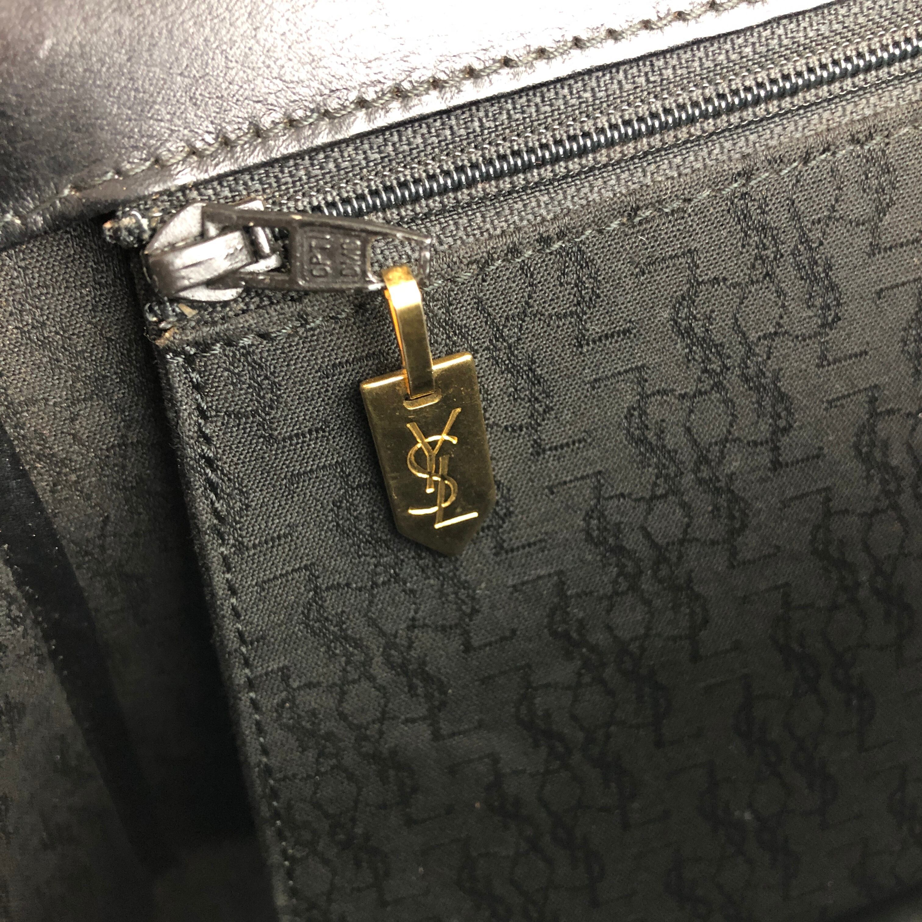 Yves Saint Laurent イヴ サンローラン メダルモチーフ レザー ケリー型 ハンドバッグ ブラック vintage ヴィンテージ オールド jkxaba | VintageShop solo Yves Saint Laurent イヴ サンローラン メダルモチーフ レザー ケリー型 ハンドバッグ ブラック vintage ヴィンテージ オールド jkxaba | VintageShop solo