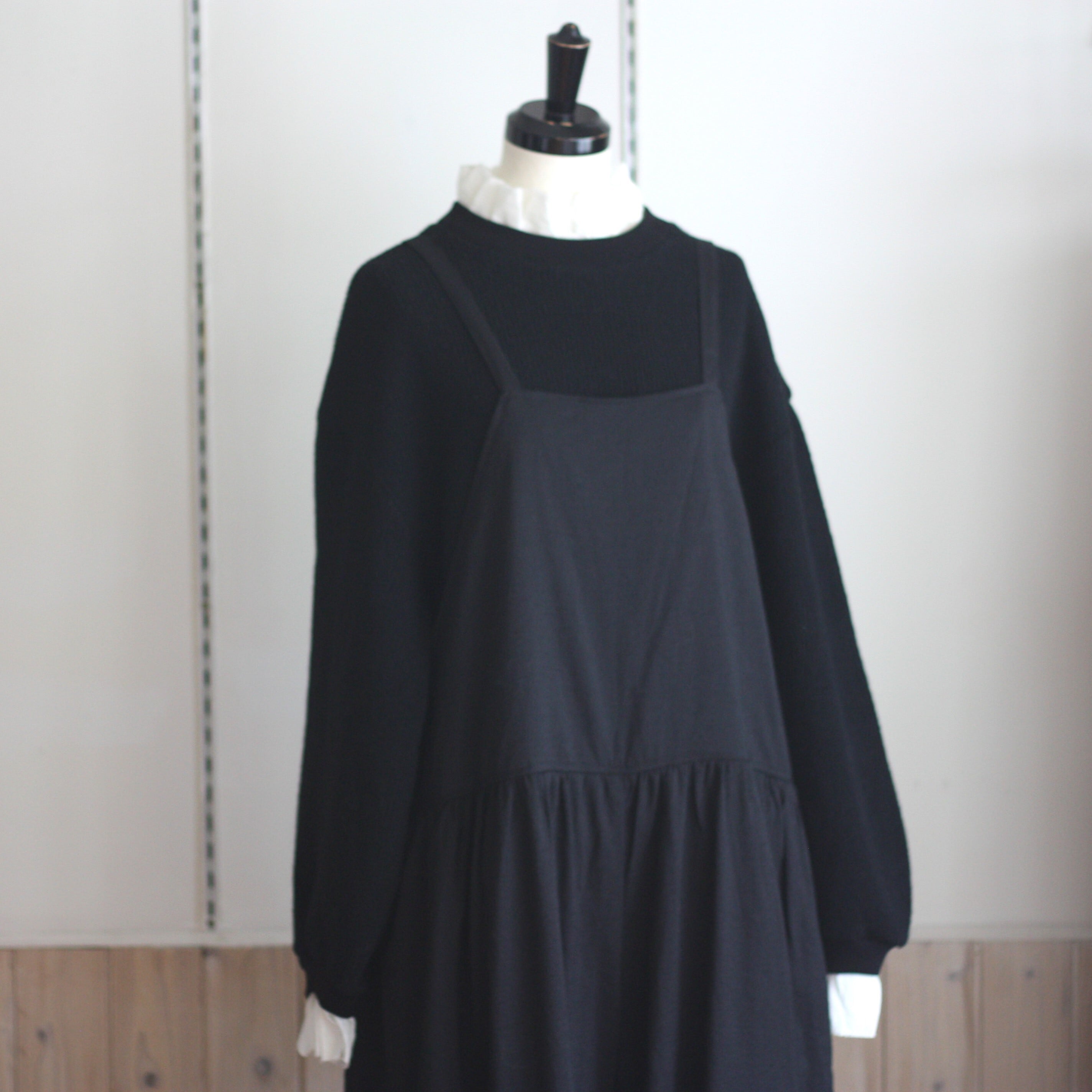 ！新品！タグ付き　Gauze#(ガーゼ) ドライオックストラバイユサロペット Gauze (ガーゼ) INDIGO TRAVAIL ROOMY PANTS / インディゴトラバイユ