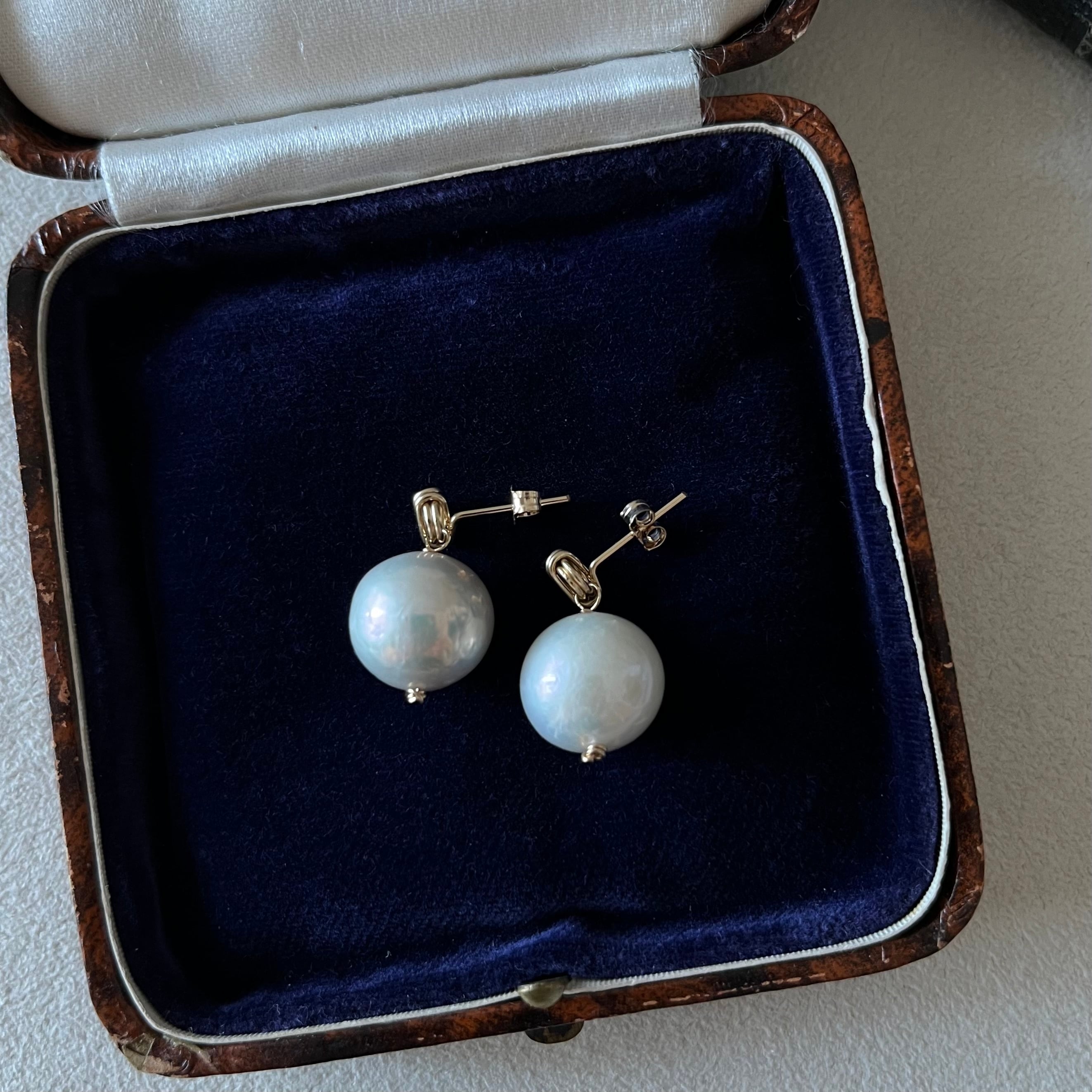 バロックパールの一粒ピアス