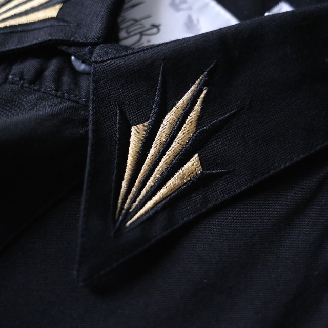 "刺繍" art motif design over silhouette black mode shirt