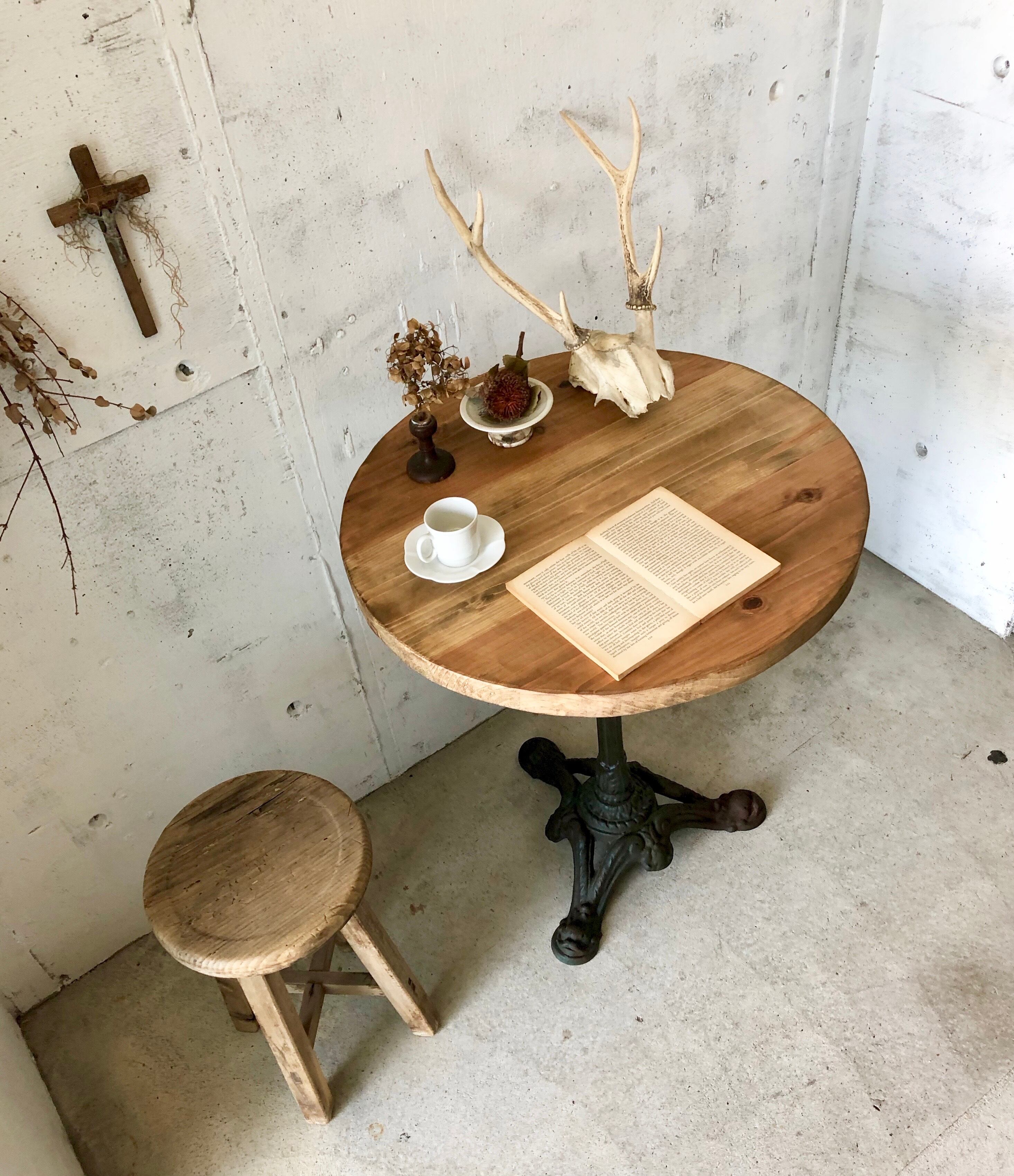無骨な鉄脚のラウンドテーブル［古家具］ | giraffes craft