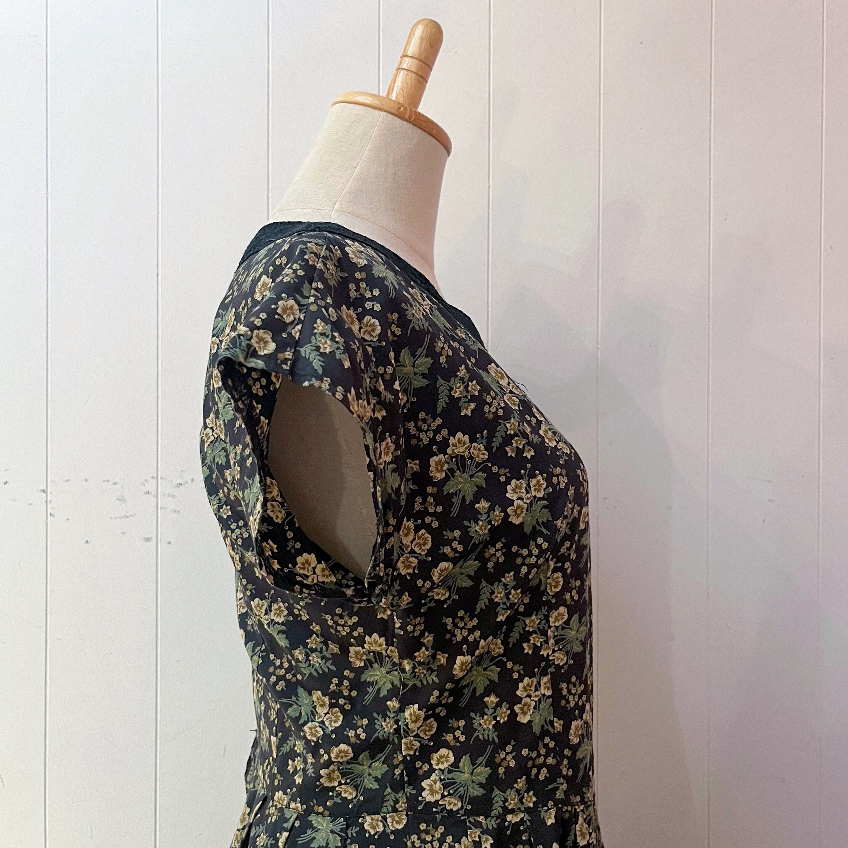 black lace flower tuck one-piece