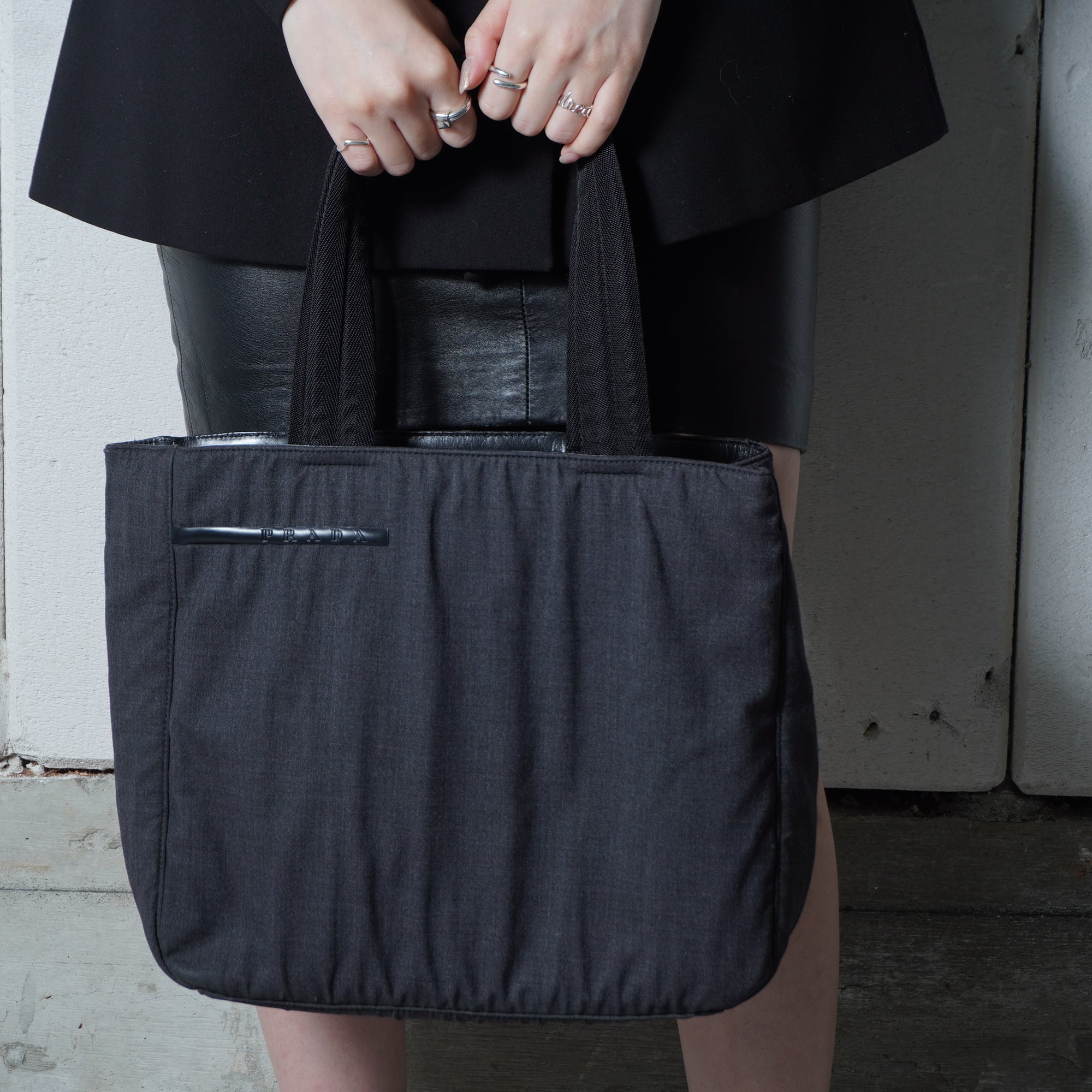 PRADA ダークグレー キャンバストートバッグ PRADA】プラダ ロゴ入りキャンバストートバッグ dark gray | MIXHIVE