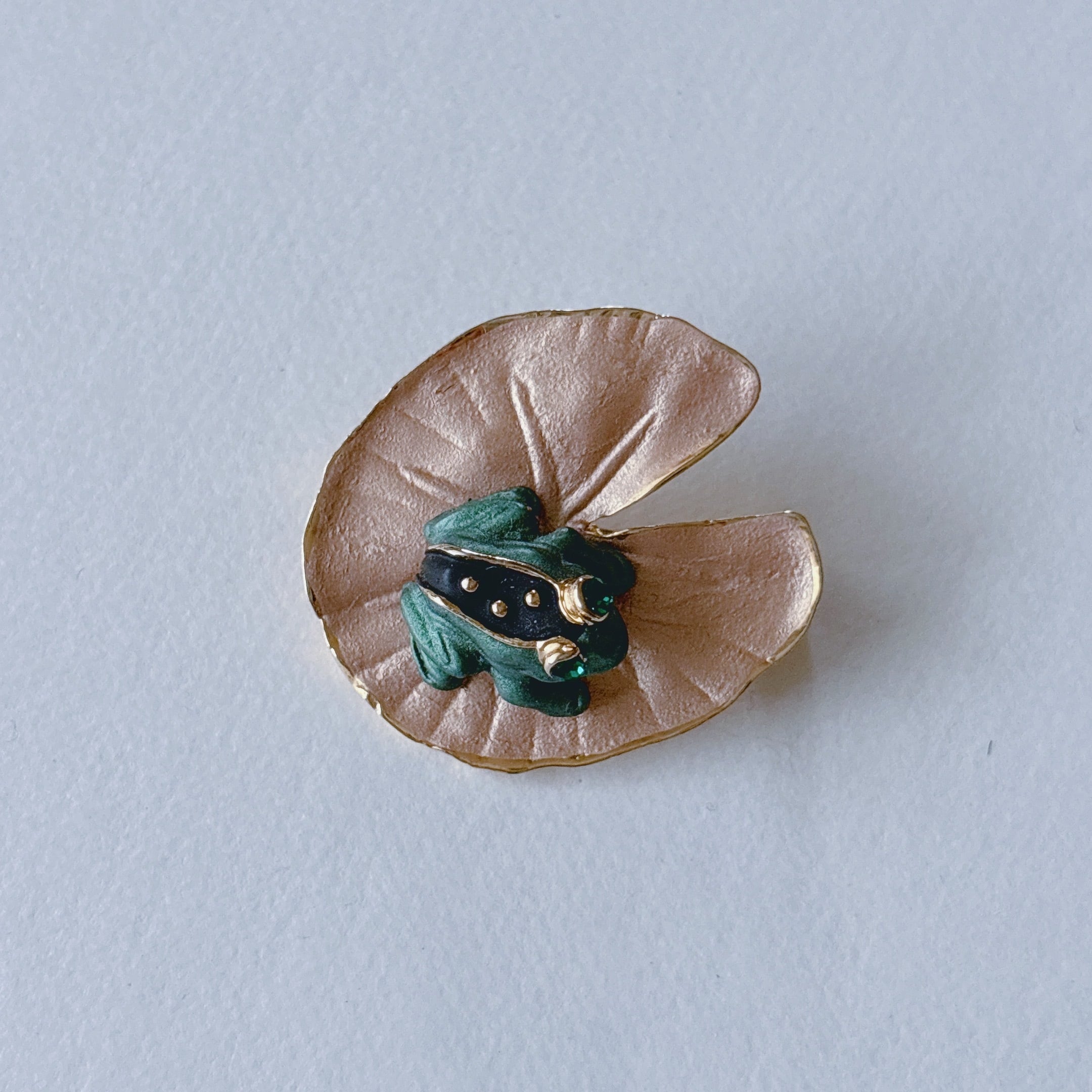葉デザイン ブローチ 2008年製 Vintage 80s - 90s gold tone green enamel leaf frog brooch