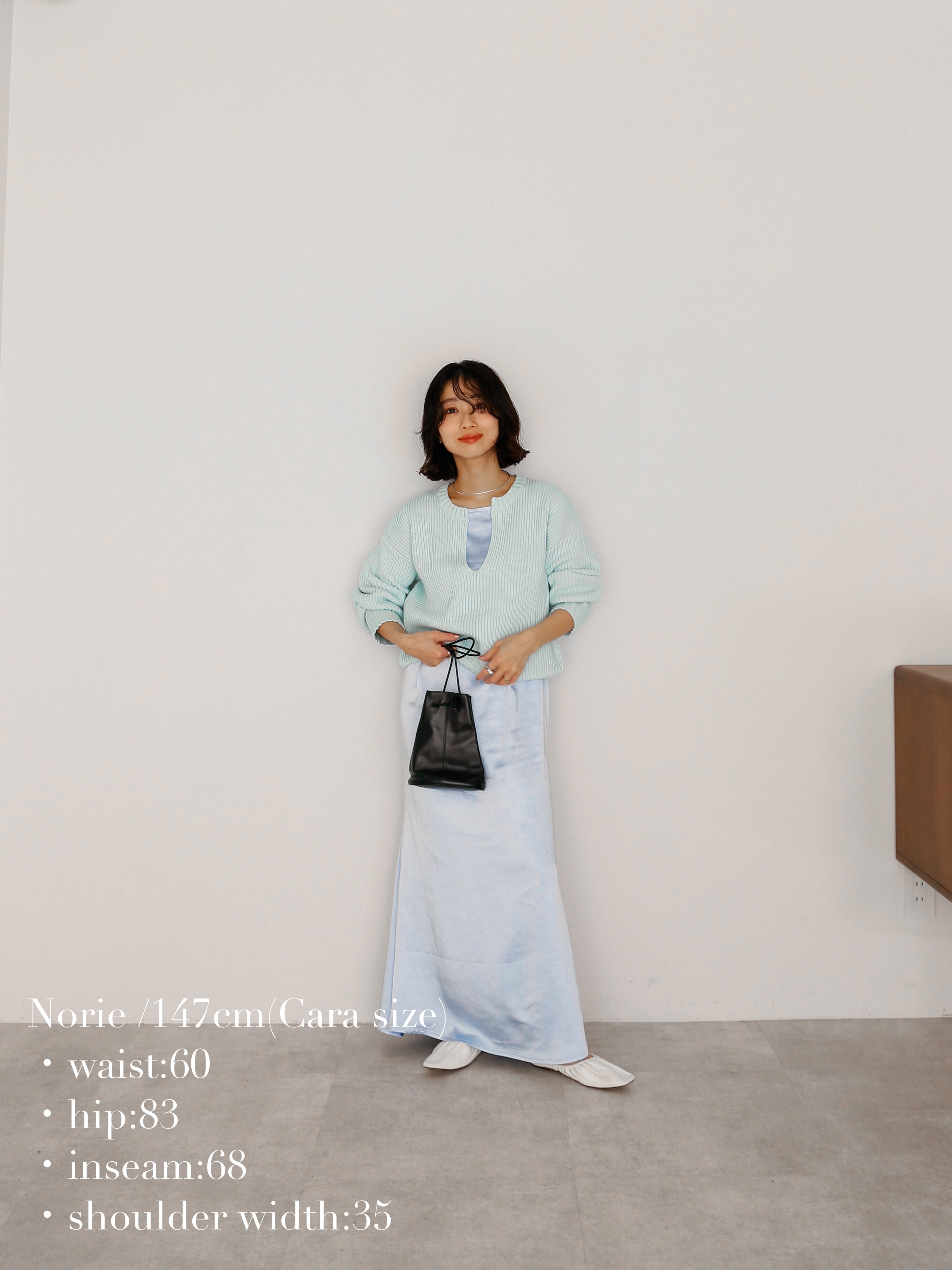 カーラニット ざっくりニットワンピース　深めのディープ Vネック　カーキ