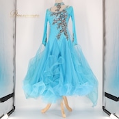 社交ダンス 衣装 スタンダードドレス ワンピース ドレス スタンダード フロート 水色 レース フリル ブラック 黒 デモ 競技 ダンス パーティ 発表会 ブルー系 ゴージャス 華やか デザイン フリルスカート 競技用 おしゃれ ステージ衣装 綺麗 優雅 ファッション ショー用 フロート