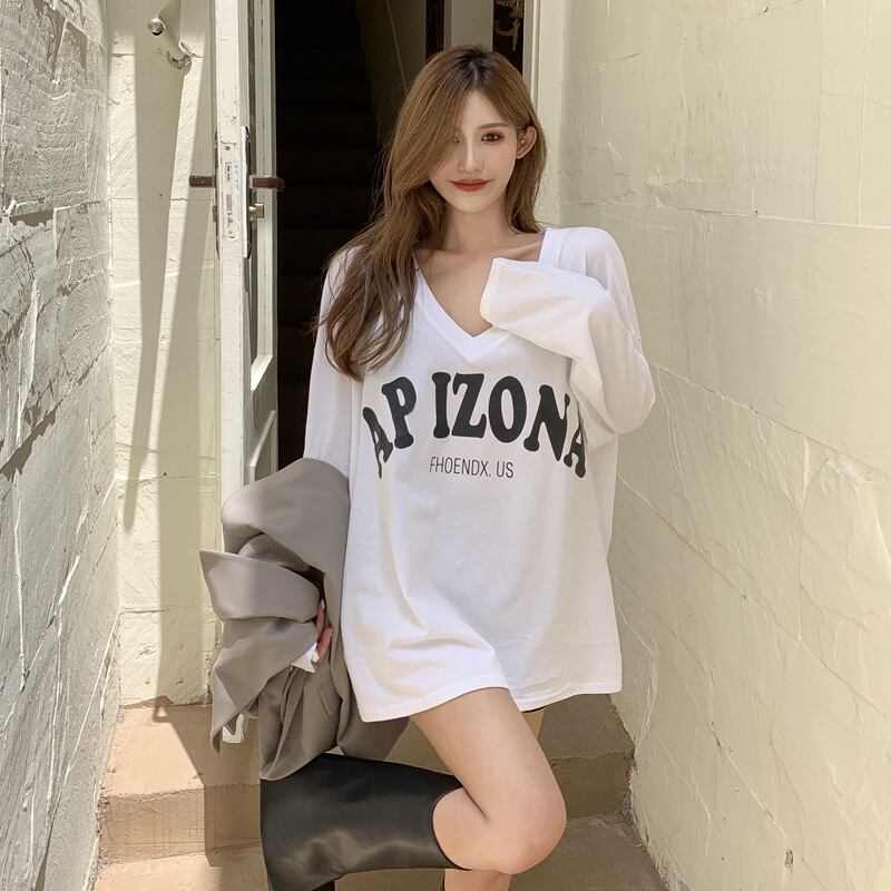 Tシャツ シャツ プリントVネックルーズオータムトップス ロング 秋物 ブラックストロベリース52168527581