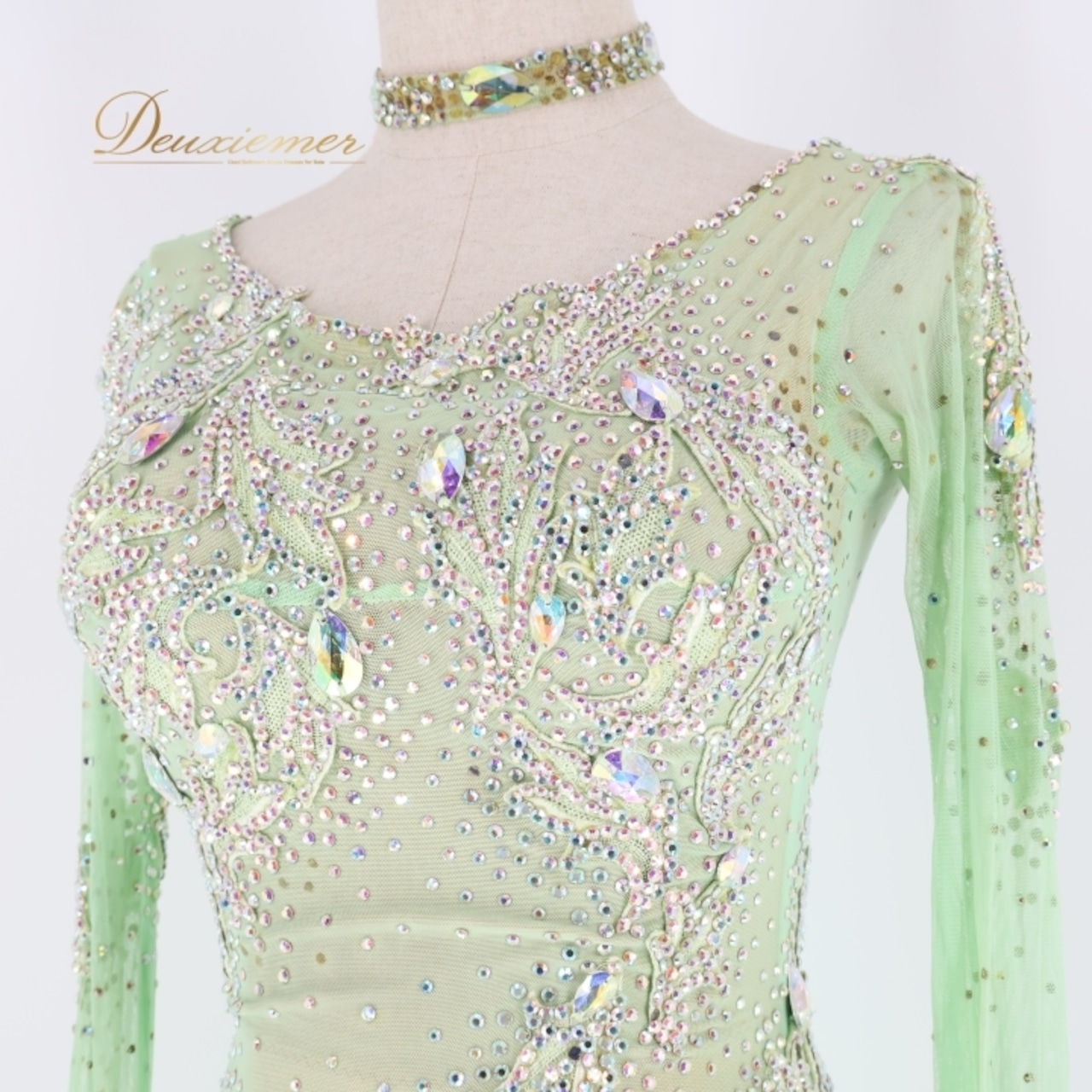 社交ダンス 衣装 スタンダードドレス ワンピース ドレス エメラルドグリーン 緑 黄緑 フロート デモ 競技 ダンス パーティ 発表会 綺麗 上品 明るい ゴージャス グリーン系 フェミニン おしゃれ モダンダンス コスチューム 華やか