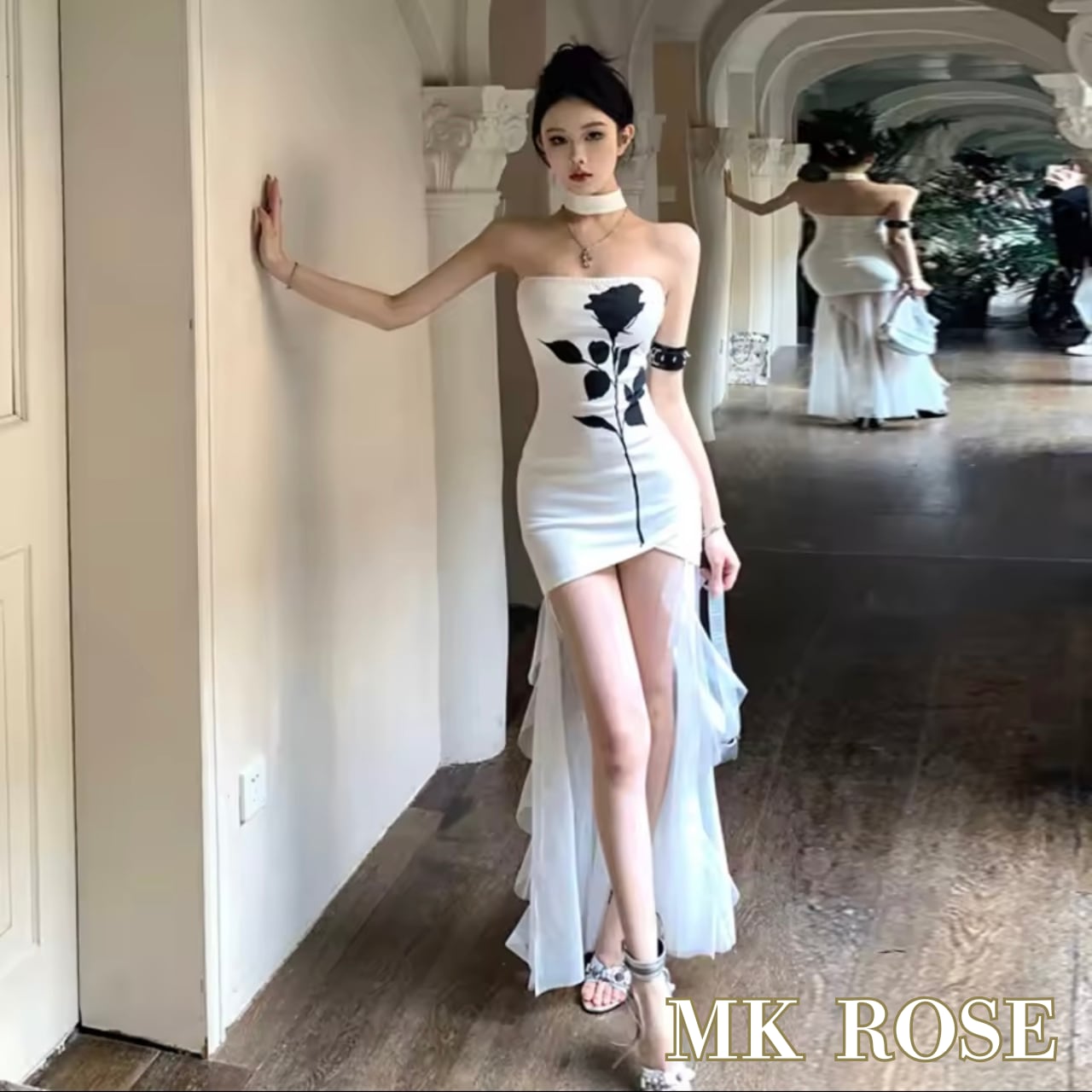 【2025新モデル】ブラックローズプリント ショートドレス ホワイト チューブトップ スリム